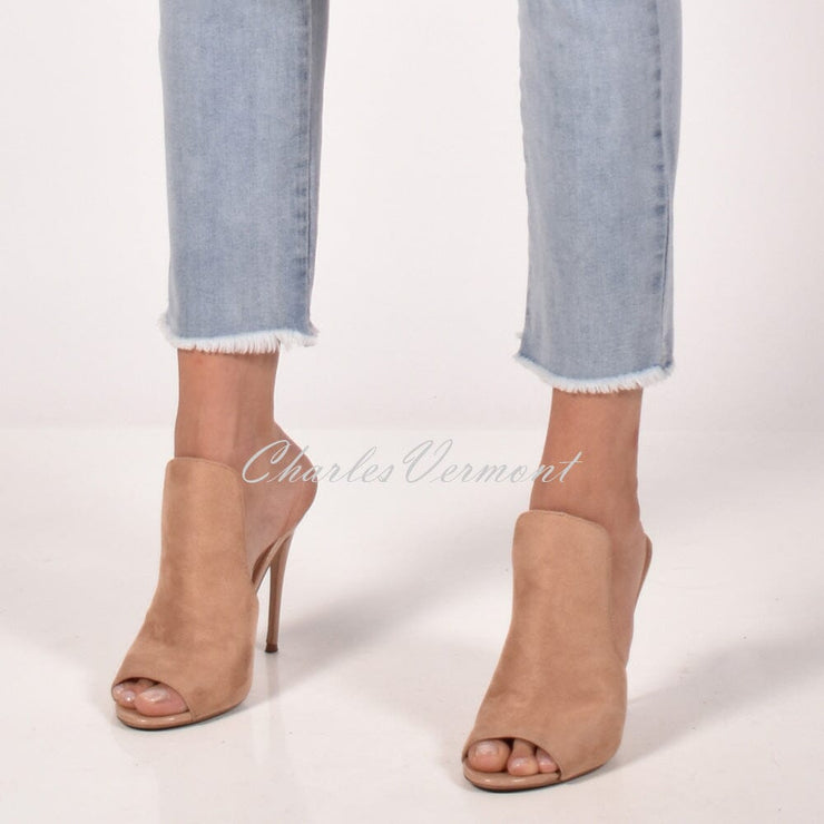 Frank Lyman Denim Jean – Style 211118U (Light Blue)