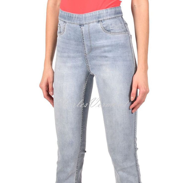 Frank Lyman Reversible Capri Jean – Style 211129U