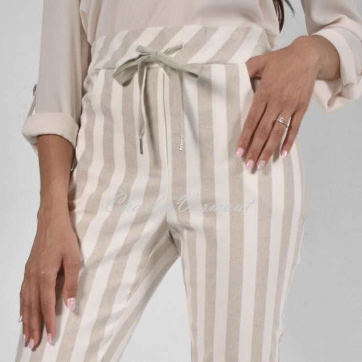 Frank Lyman Striped Crop Trouser – Style 226547