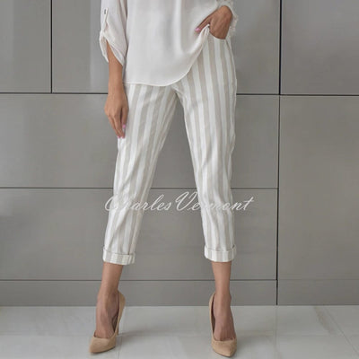 Frank Lyman Striped Crop Trouser – Style 226547