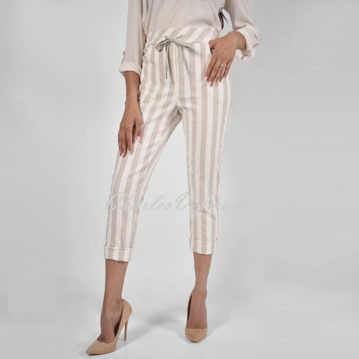 Frank Lyman Striped Crop Trouser – Style 226547